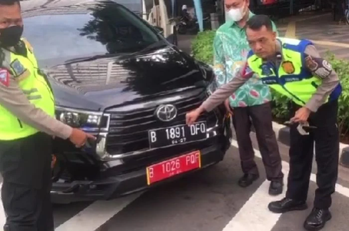 Cara Cegah Pelat Nomor Palsu Setelah Kasus Alphard Arogan di Bundaran HI