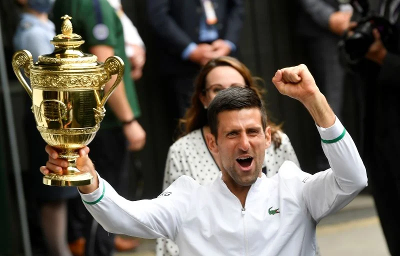 Djokovic Raih Kemenangan Bersejarah, Samai Rekor Federer di Wimbledon
