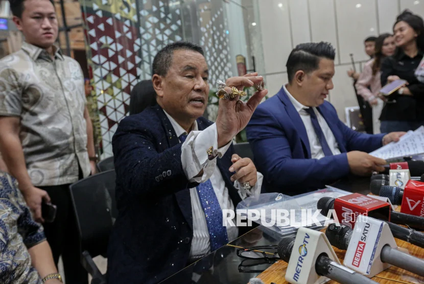 Eks Jampidsus Febrie Adriansyah Diperiksa 10 Jam, Tidak Ditahan