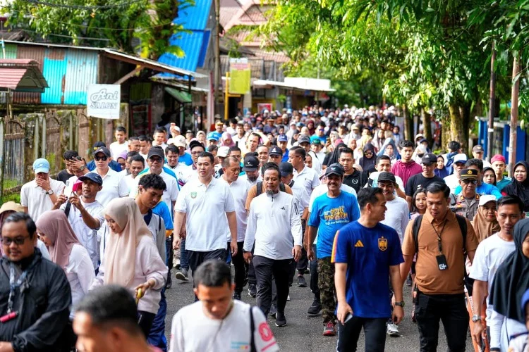 Gubernur Sulsel Lepas Ribuan Peserta Jalan Sehat di HUT Ke-18 Toraja Utara