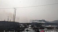 Kebakaran TPA Jatiwaringin: 102 Warga Mengungsi, Bara Api Masih Menyala Kebakaran TPA Jatiwaringin: 102 Warga Mengungsi, Bara Api Masih Menyala