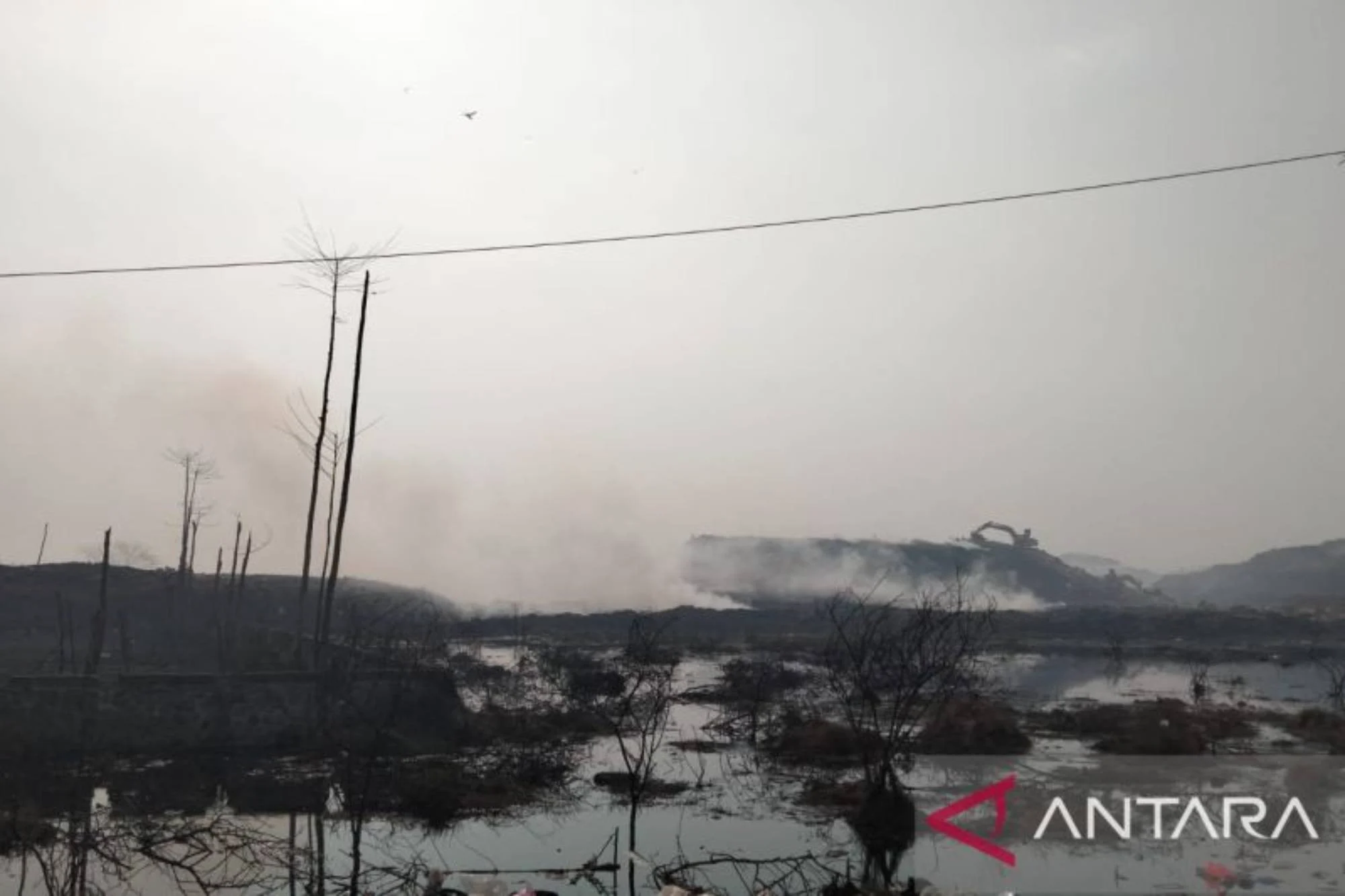 Kebakaran TPA Jatiwaringin: 102 Warga Mengungsi, Bara Api Masih Menyala