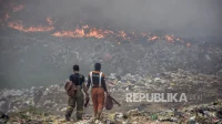 Kebakaran TPA Jatiwaringin: Ratusan Petugas Berjuang Memadamkan Api