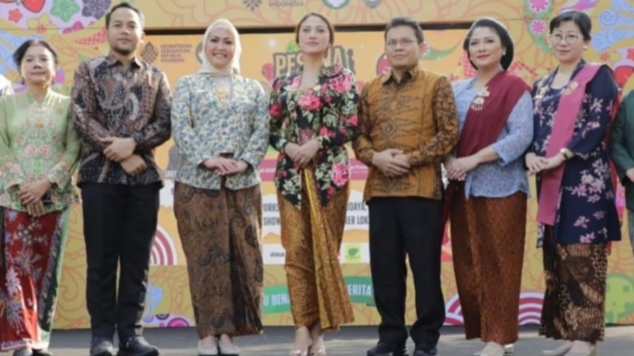 Kebaya Dihidupkan Lewat Cerita Personal di Jalan Pulang