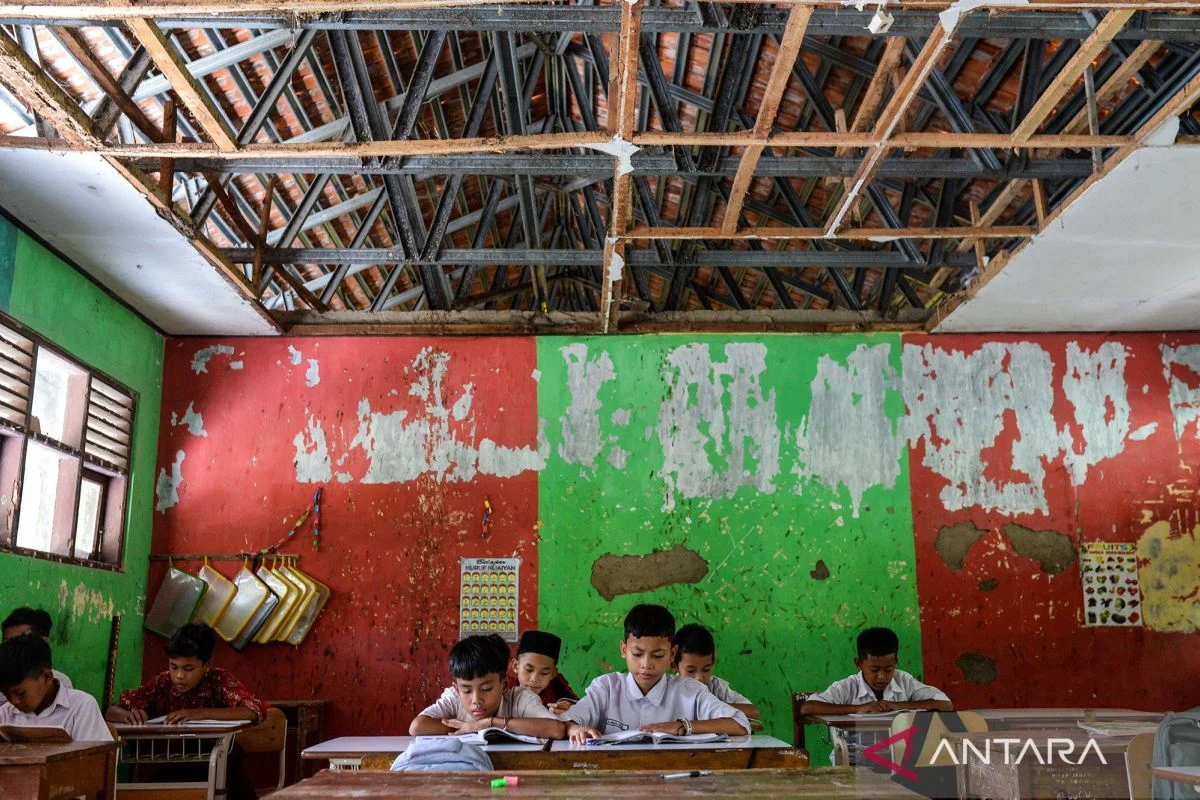 Kelas Menengah Ambruk Sejak 2025: Fenomena 'Mantab' yang Dibantah