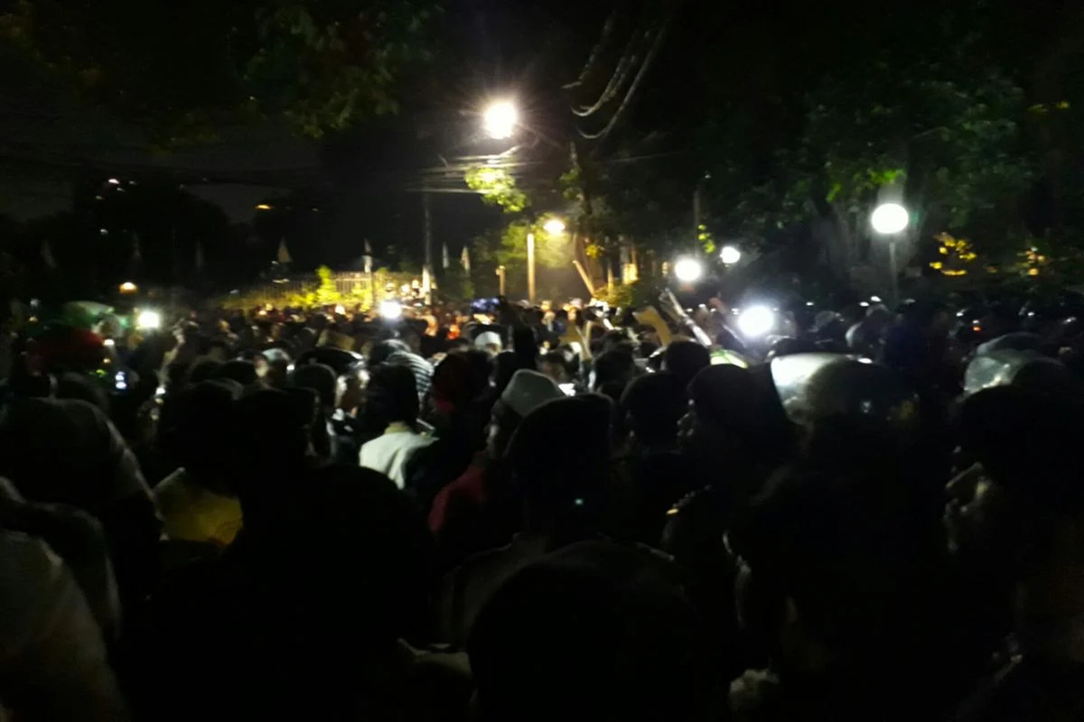 Kerusuhan di Mapolsek Menteng: Bentrokan dan Penangkapan