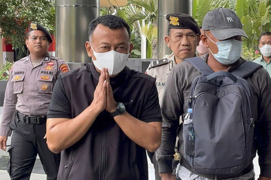 KPK Tangkap Bupati Sukoharjo dan Empat Orang Lain, Dibawa ke Jakarta