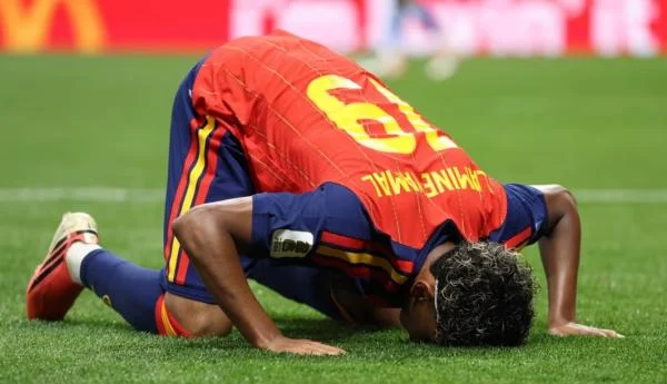 Lamine Yamal Sujud Syukur Setelah Spanyol Menjuarai Piala Dunia 2026