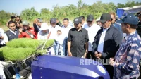 Mentan Amran Borong Inovasi ITS, Benih Jagung hingga Alat Panjat Kelapa