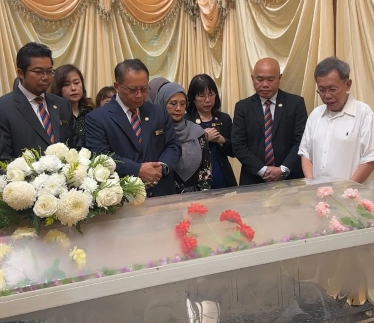 Mongol Stres Beri Penghormatan Terakhir kepada Mendiang Temon