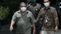 Operasi Tangkap Tangan KPK: Bupati Langkat Dibawa ke Polrestabes Medan Operasi Tangkap Tangan KPK: Bupati Langkat Dibawa ke Polrestabes Medan