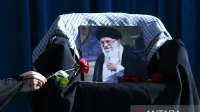 Pemakaman Ali Khamenei Dipadati Massa Meski Ancaman Serangan Udara Pemakaman Ali Khamenei Dipadati Massa Meski Ancaman Serangan Udara