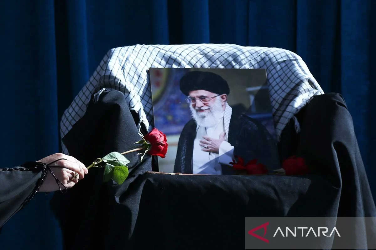 Pemakaman Ali Khamenei Dipadati Massa Meski Ancaman Serangan Udara