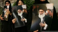 Pemakaman Ayatollah Ali Khamenei: Ribuan Orang Berkumpul di Teheran Pemakaman Ayatollah Ali Khamenei: Ribuan Orang Berkumpul di Teheran