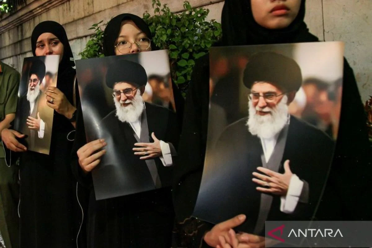 Pemakaman Ayatollah Ali Khamenei: Ribuan Orang Berkumpul di Teheran