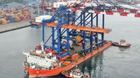 Pengoperasian QCC 004 Dorong Pelabuhan Panjang Sebagai Gerbang Logistik Sumatera