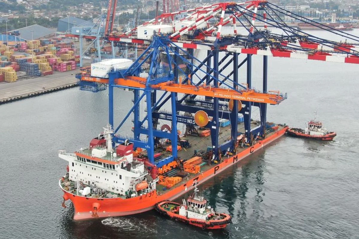 Pengoperasian QCC 004 Dorong Pelabuhan Panjang Sebagai Gerbang Logistik Sumatera