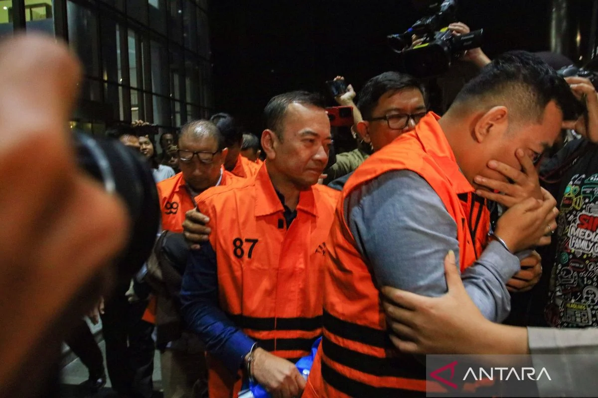 Sidang Perdana Kasus Suap Tiga Eks Pejabat Bea Cukai: Kajian Hukum dan Implikasi