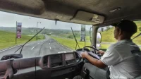 Sopir Truk Wajib Cek Tinggi Kendaraan Sebelum Melintas JPO