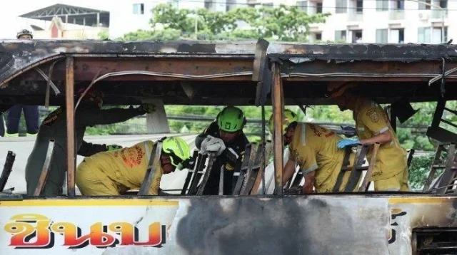 Tragedi Bus Study Tour di Uganda: 20 Siswa Meninggal Tragedi Bus Study Tour di Uganda: 20 Siswa Meninggal