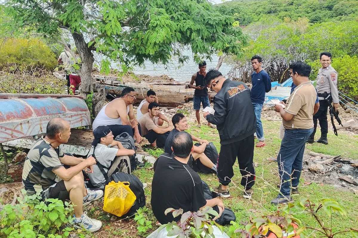 Warga Uzbekistan Terdampar di NTT: Kisah 16 Penumpang yang Terkatung-katung