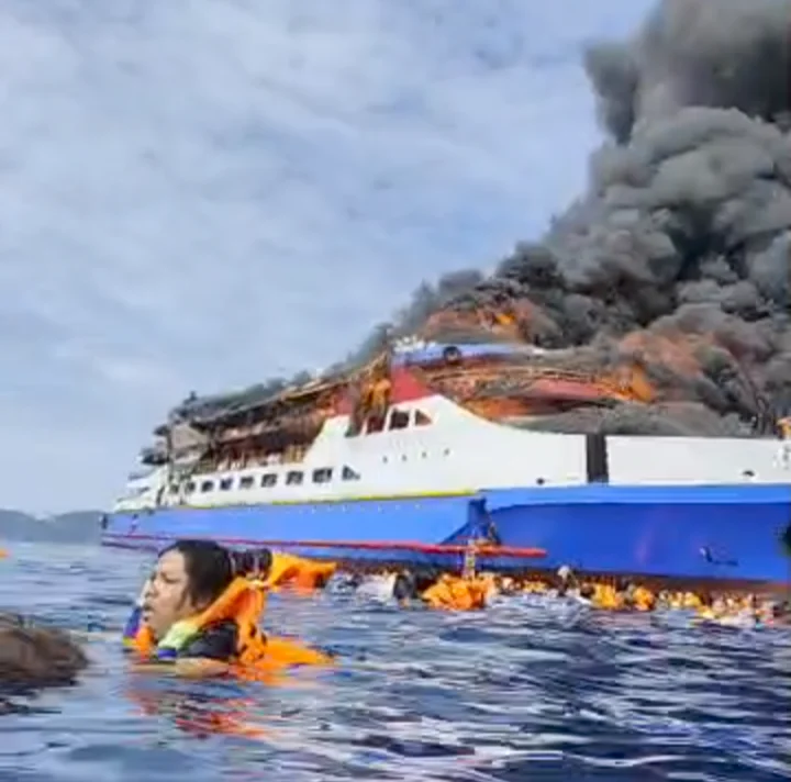 Cara Menyelamatkan Diri Saat Kapal Terbakar, Jangan Langsung Lompat ke Laut!