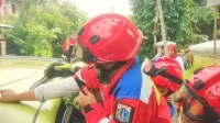 Evakuasi Dramatis Bayi 4 Bulan Terkunci di Dalam Mobil di Tulungagung