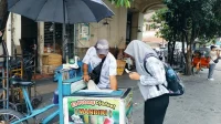 Juanda, Penjual Es Potong Jadul yang Tetap Eksis di Tengah Gempuran Es Krim Modern