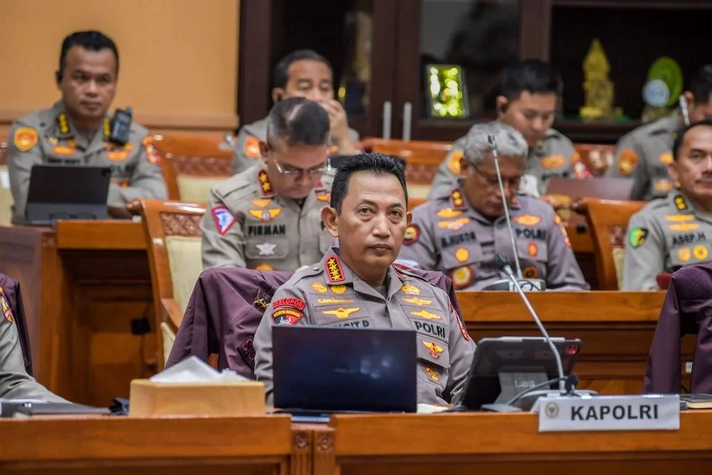 Kapolri Listyo Sigit Dinilai Perlu Diganti: 10 Catatan Merah dari Pakar
