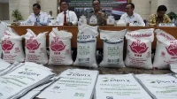 Kebijakan Pemerintah Terhadap Industri Gula Rafinasi: Hanya 1 dari 11 Pabrik yang Patuh Kebijakan Pemerintah Terhadap Industri Gula Rafinasi: Hanya 1 dari 11 Pabrik yang Patuh