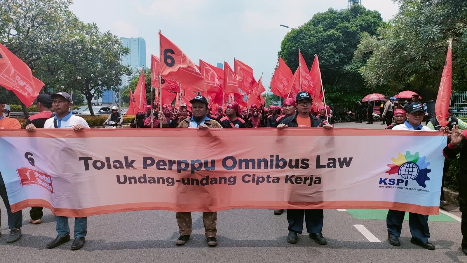 Kondisi Mencekam Jelang Putusan Agustus, Buruh Ingatkan DPR Jangan Ulangi Skandal Omnibus Law