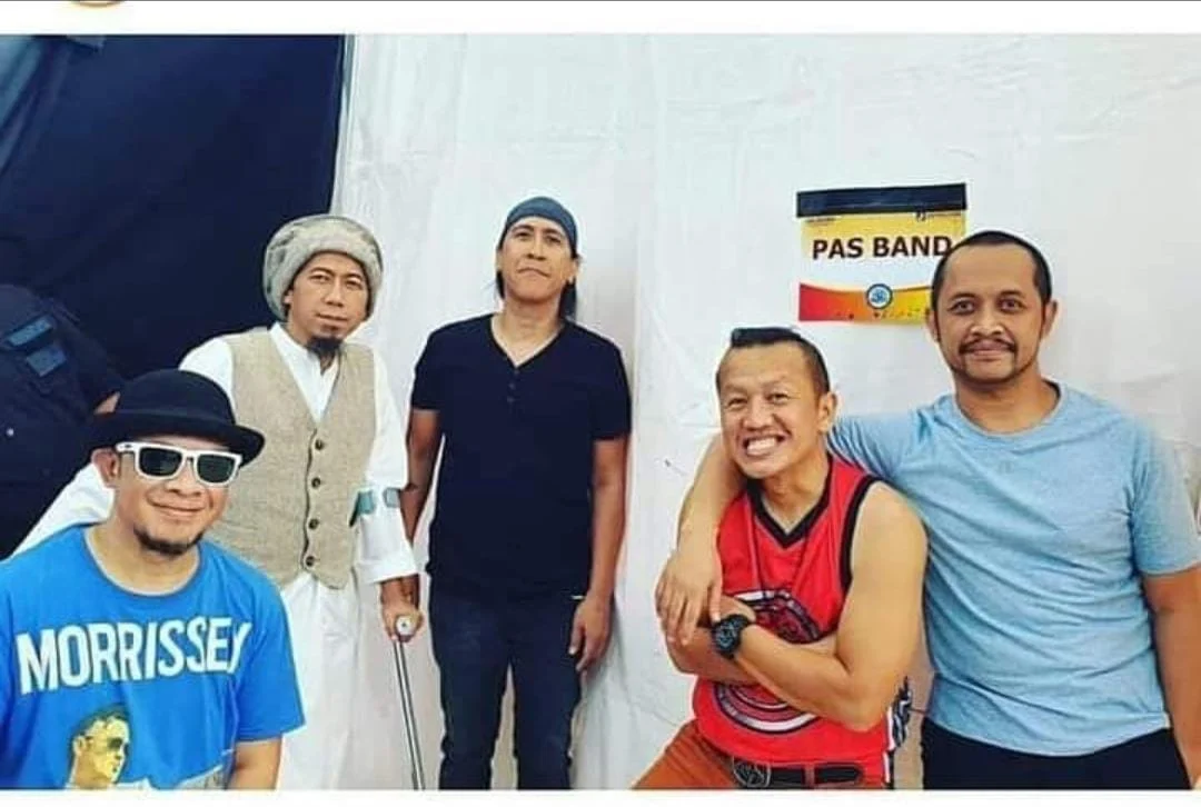 Mengenang Trisno: Kenangan Sandy Pas Band yang Tak Terlupakan