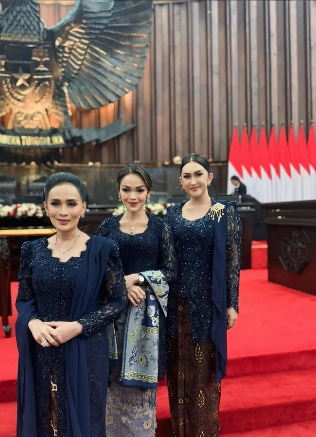 Nafa Urbach Curi Perhatian di Gedung Rakyat dengan Kebaya Kutubaru