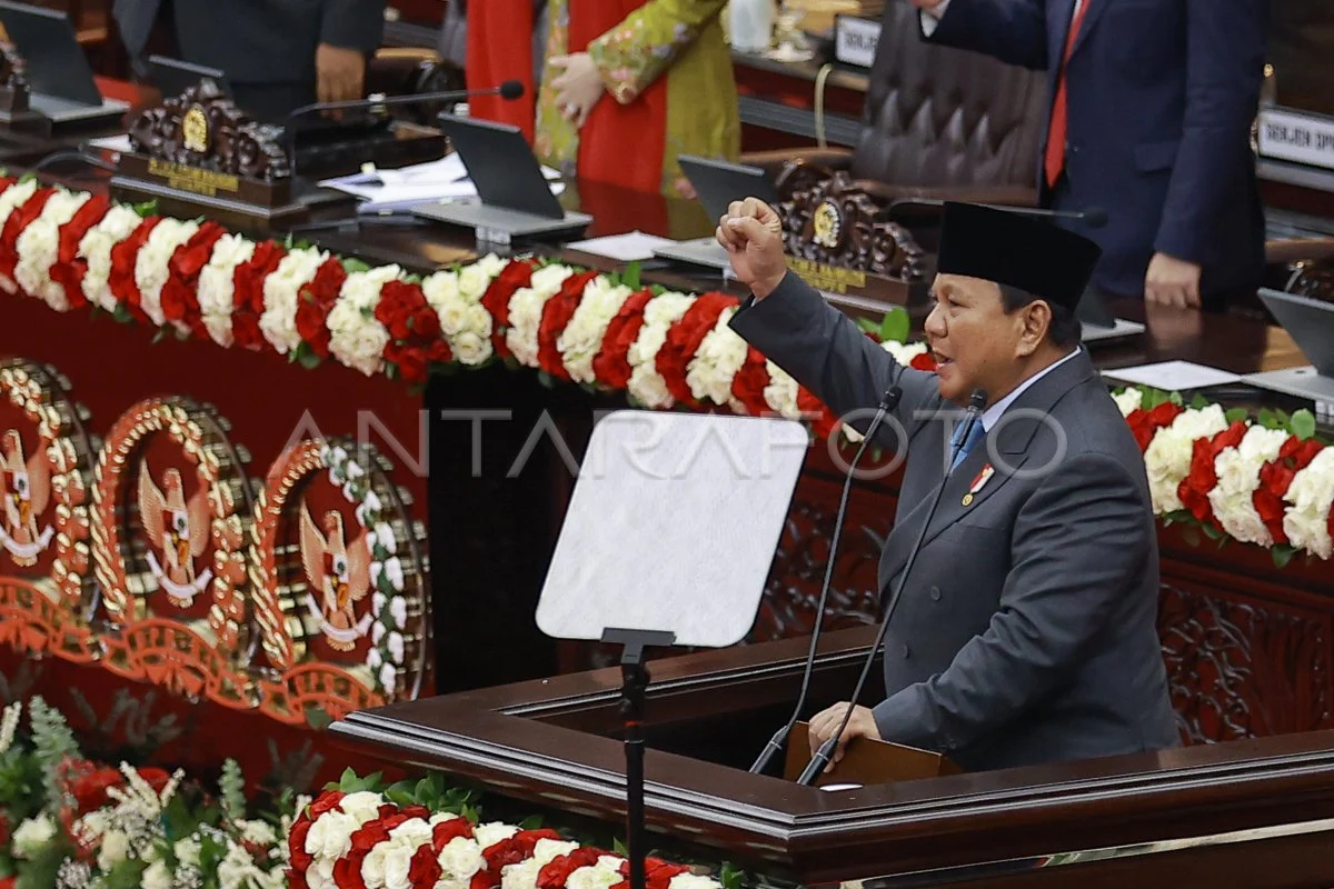 Prabowo Subianto Hadiri Sidang Tahunan MPR RI dengan Gaya Unik