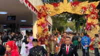Ribuan Warga Berebut Undangan Upacara HUT RI di Istana Ribuan Warga Berebut Undangan Upacara HUT RI di Istana